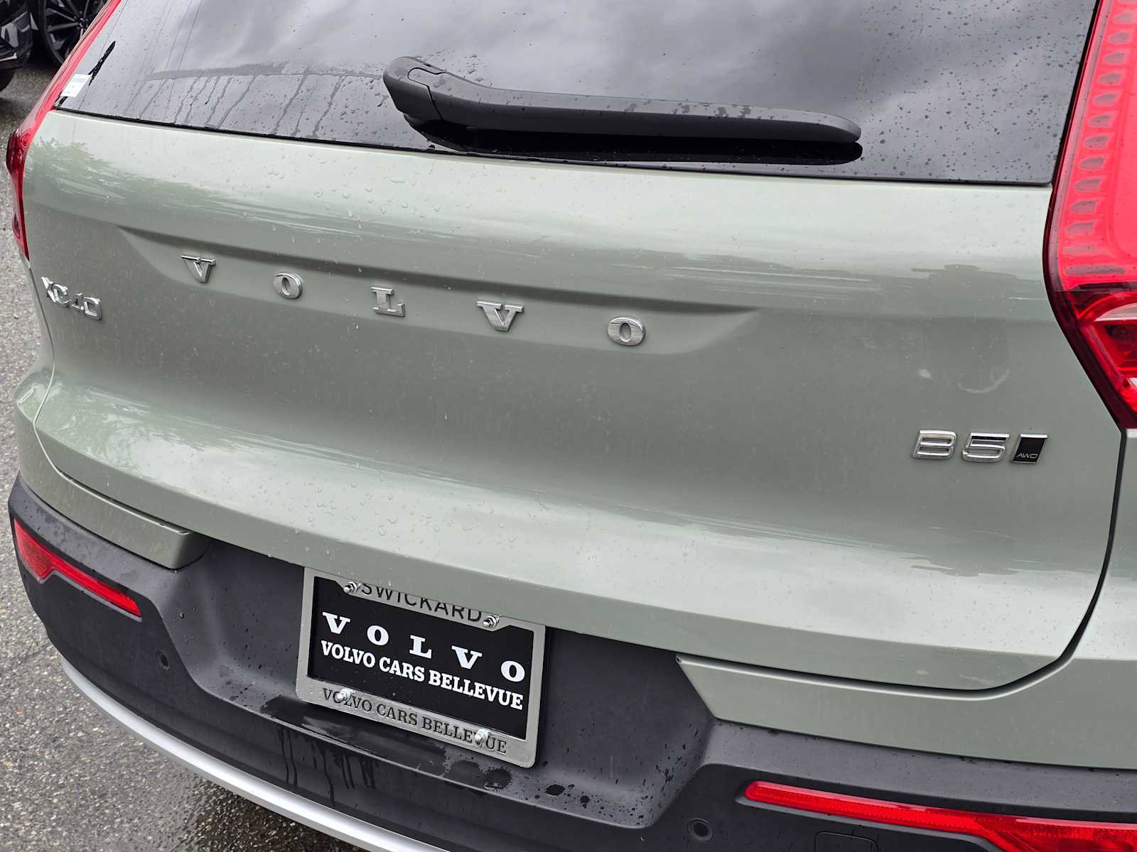 Certified 2025 Volvo XC40 B5 Plus AWD/4WD image 14