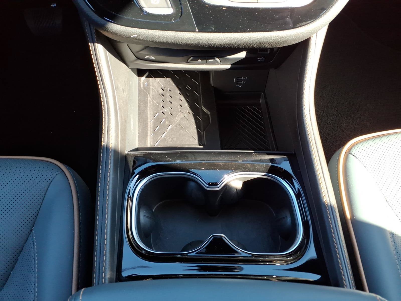 New 2027 Chrysler Pacifica Pinnacle w/ Theater Group FWD image 26