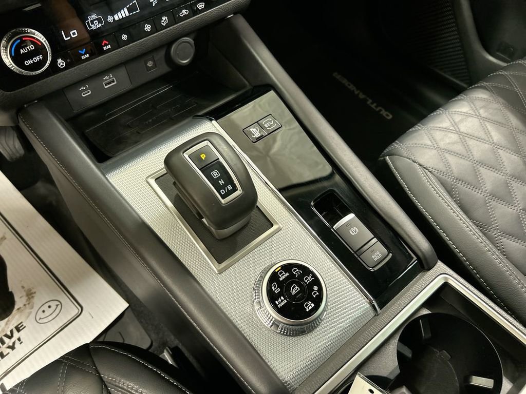Used 2023 Mitsubishi Outlander SEL AWD/4WD image 18