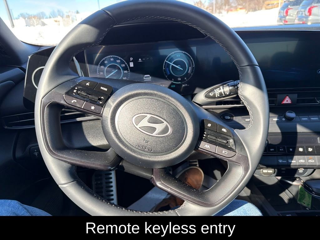 Certified 2025 Hyundai Elantra SEL image 16
