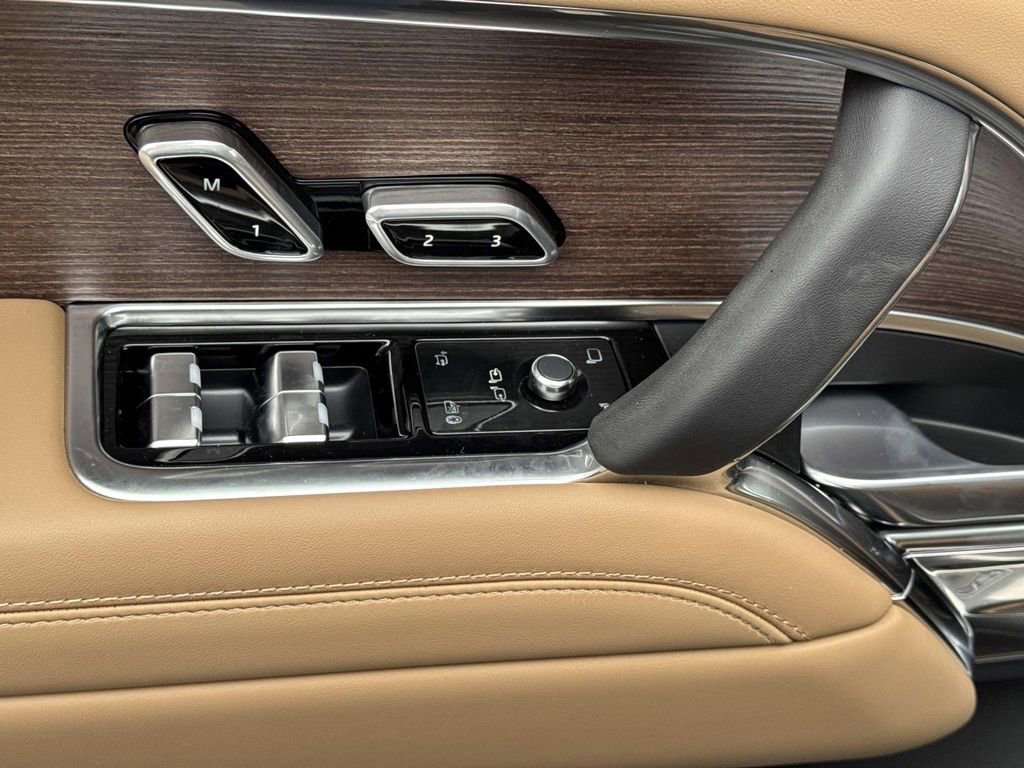 New 2026 Land Rover Range Rover SE image 28