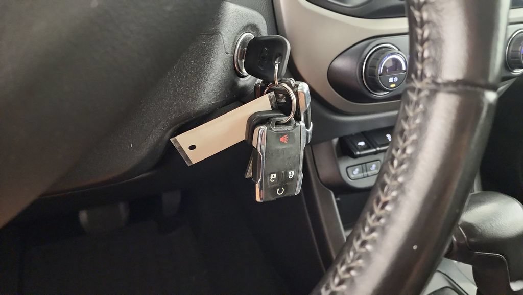 Used 2018 Chevrolet Colorado Z71 AWD/4WD image 18