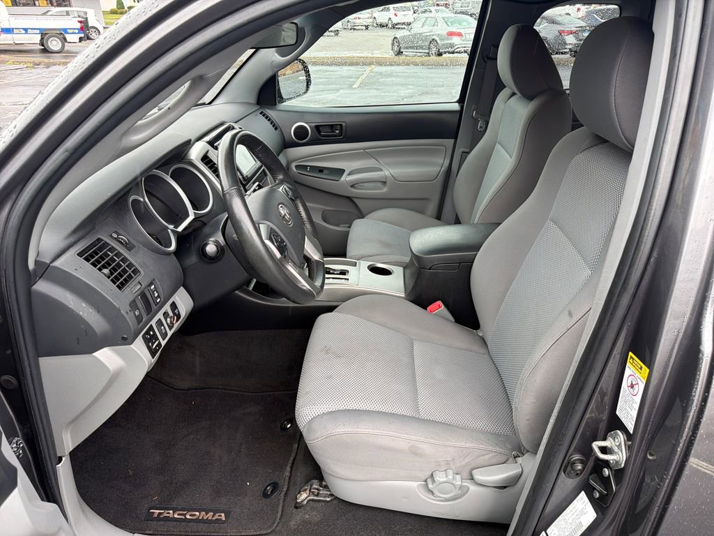Used 2015 Toyota Tacoma 4x4 Access Cab V6 w/ TRD Sport Package image 21