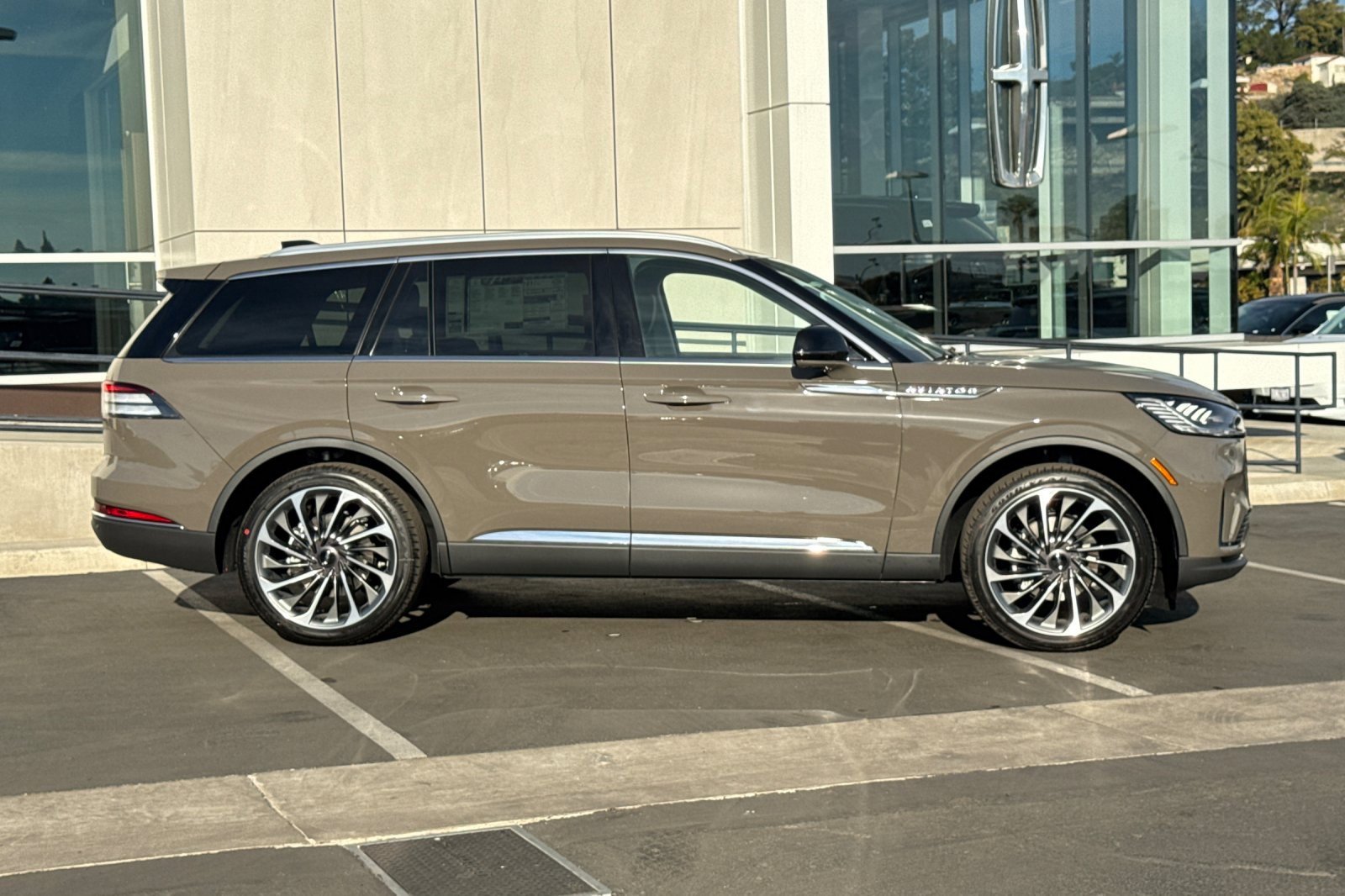 New 2026 Lincoln Aviator Reserve image 2