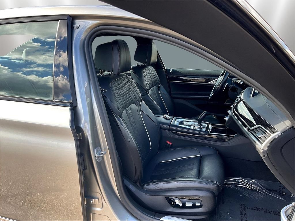 Used 2022 BMW 750Li xDrive AWD/4WD image 29