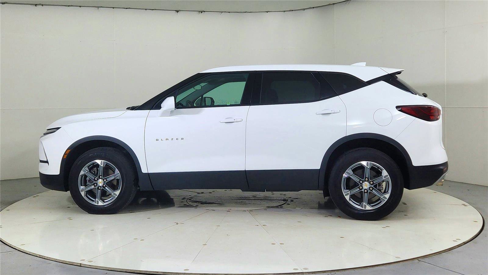 Used 2023 Chevrolet Blazer LT image 4