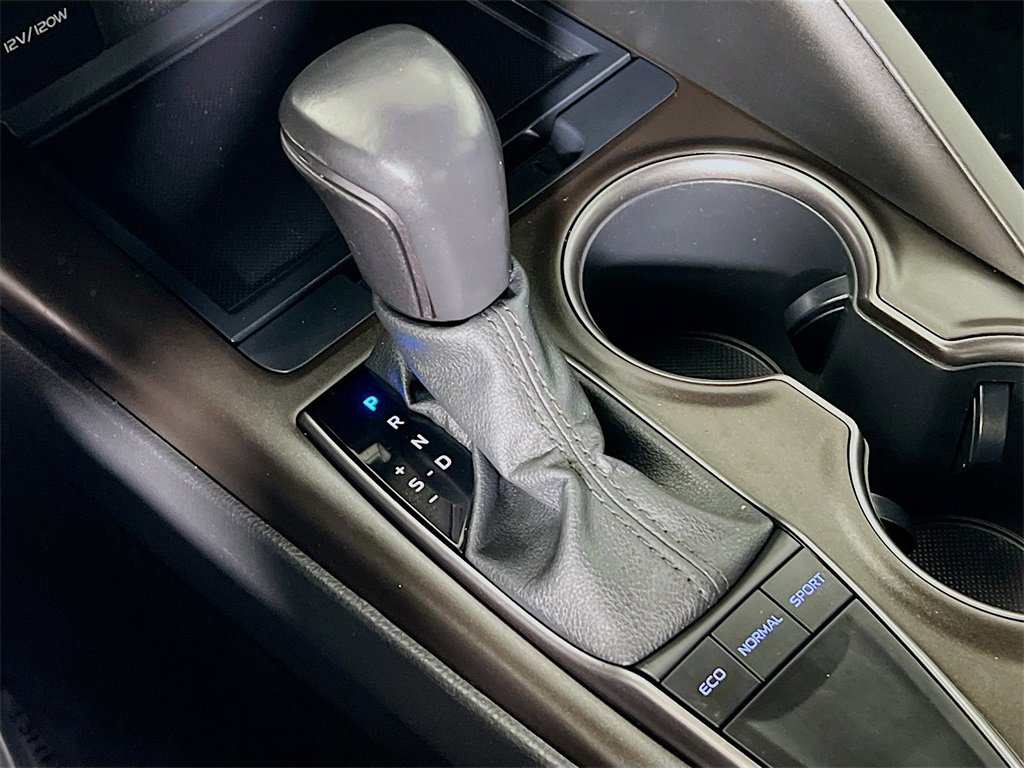 Certified 2022 Toyota Camry SE image 16