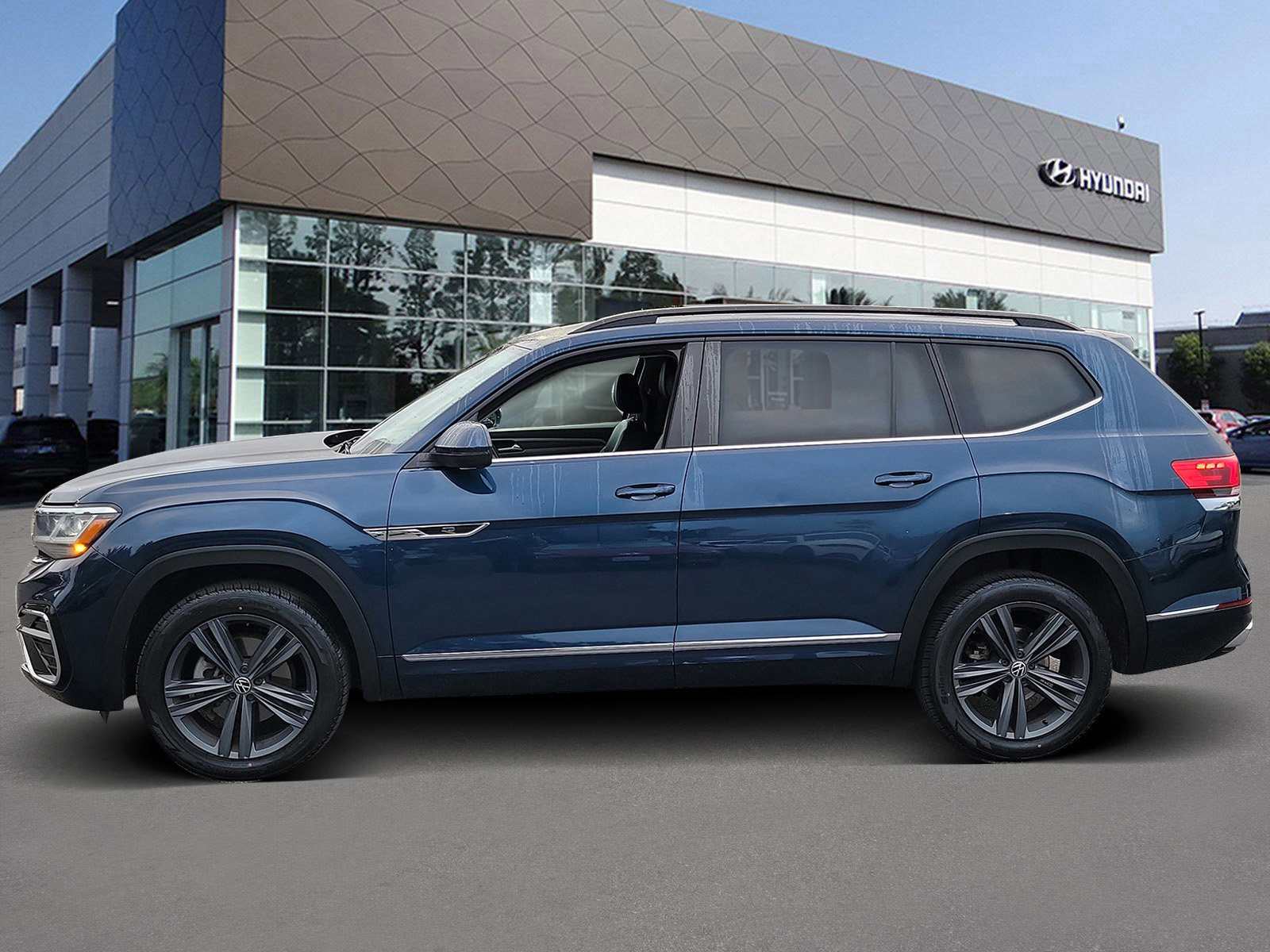 Used 2021 Volkswagen Atlas SE FWD image 3