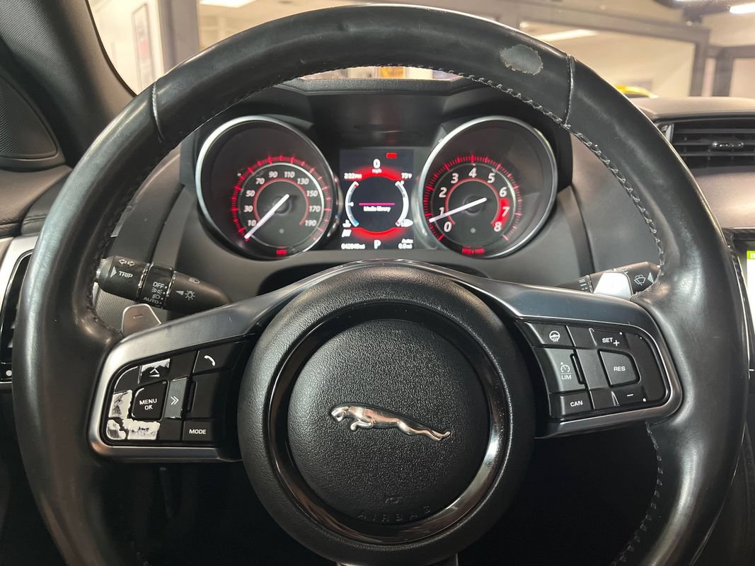 Used 2018 Jaguar F-TYPE Coupe RWD image 41