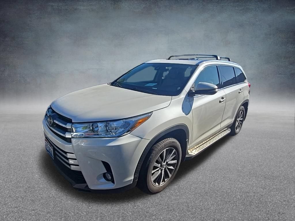 Used 2019 Toyota Highlander XLE w/ Carpet Mat Package (TMS) AWD/4WD image 3