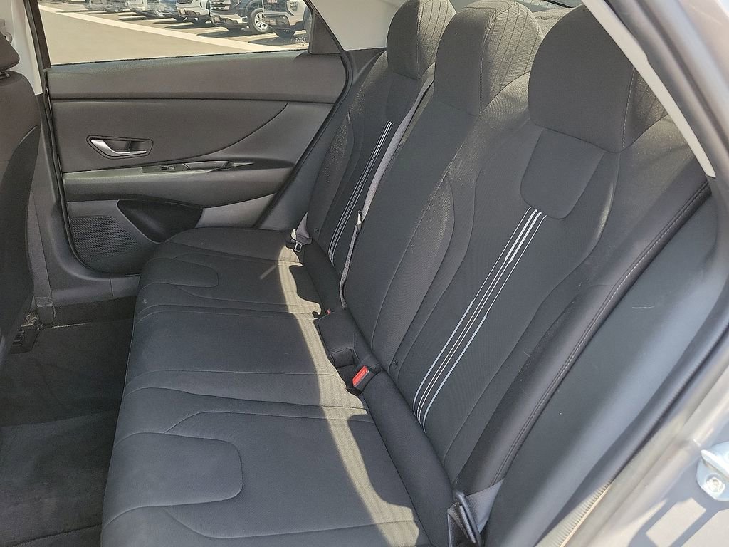 Used 2023 Hyundai Elantra SEL w/ Convenience Package image 13