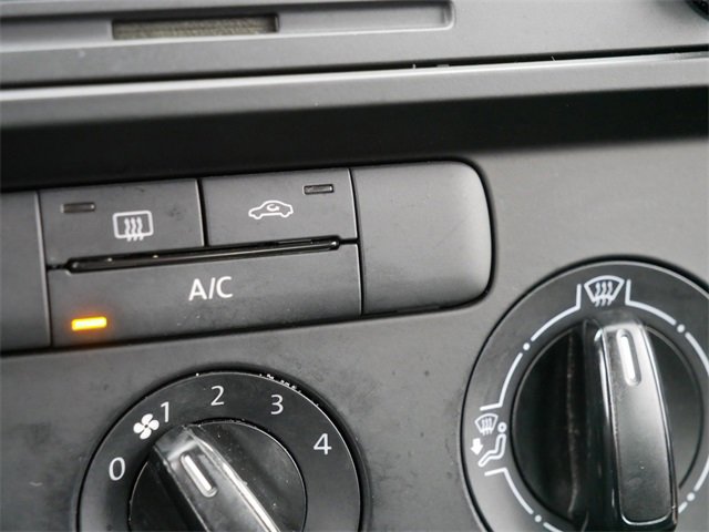 Used 2015 Volkswagen Jetta S image 33