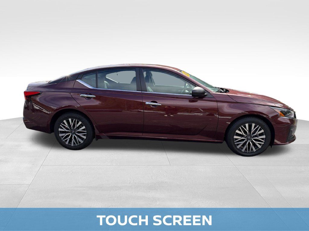 Used 2025 Nissan Altima 2.5 SV FWD image 9