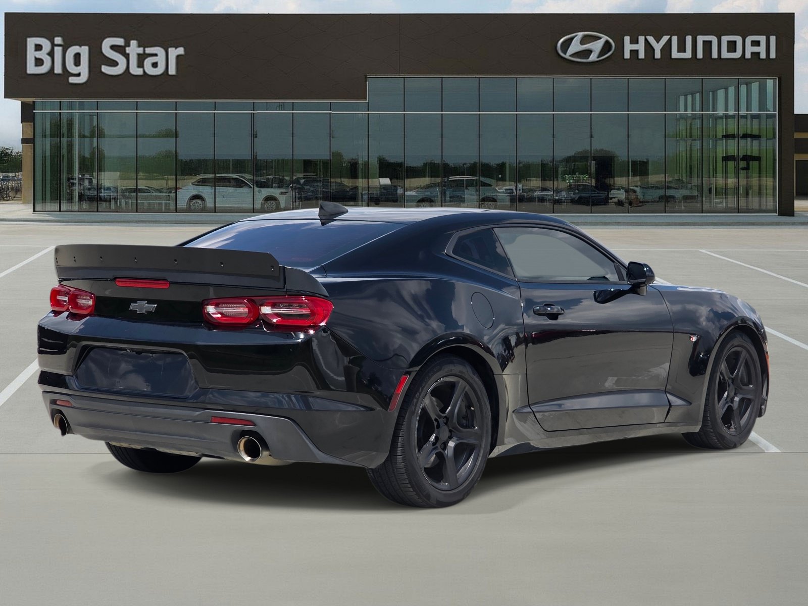 Used 2019 Chevrolet Camaro LT RWD image 4