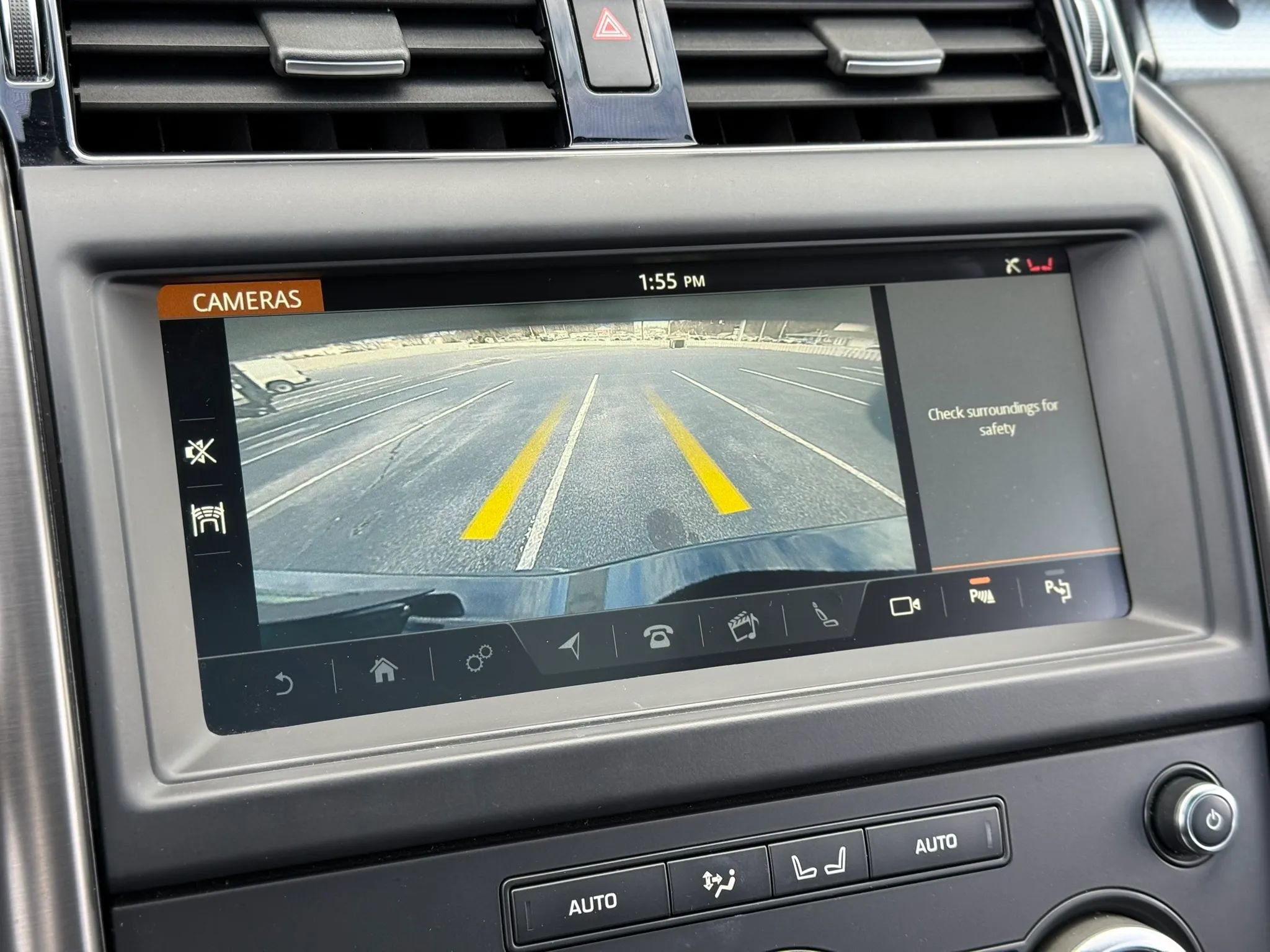 Used 2020 Land Rover Discovery Landmark image 23