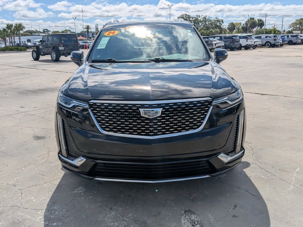 Used 2024 Cadillac XT6 Luxury FWD image 3