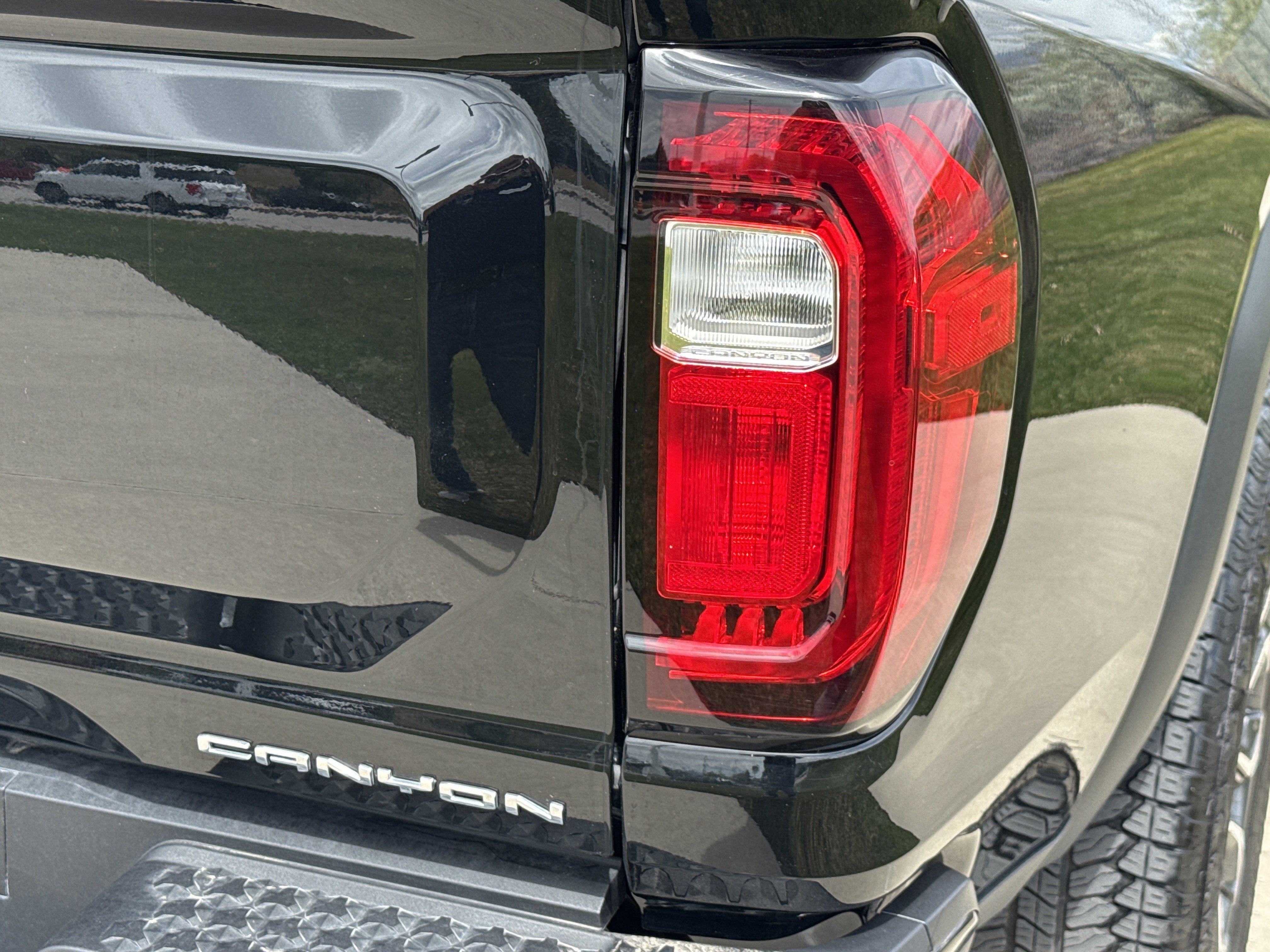 Used 2024 GMC Canyon Denali AWD/4WD image 11