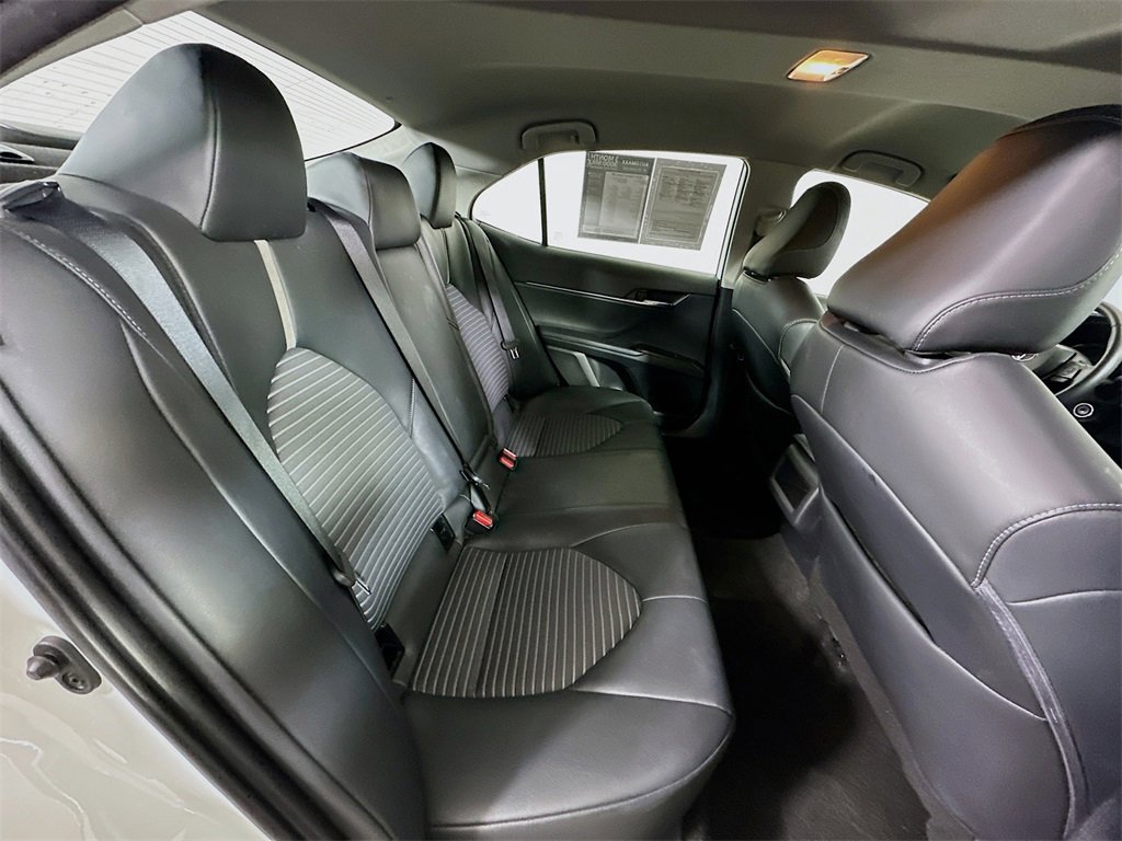 Used 2024 Toyota Camry SE image 11