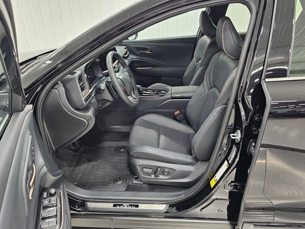 Used 2025 Toyota Crown Signia AWD/4WD image 40