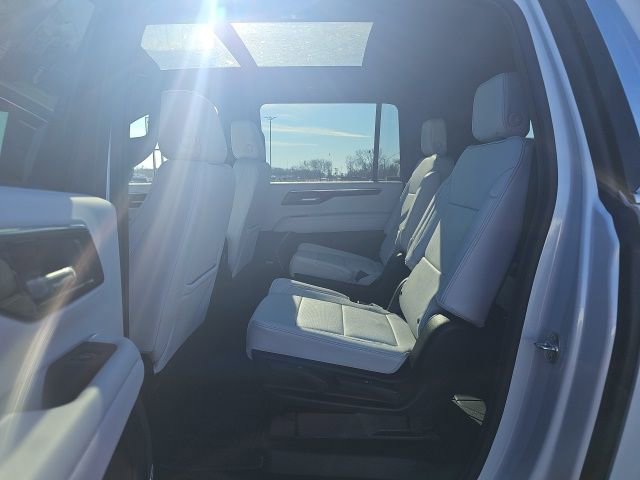 New 2026 Chevrolet Suburban Premier w/ Sun And Tow Package AWD/4WD image 33