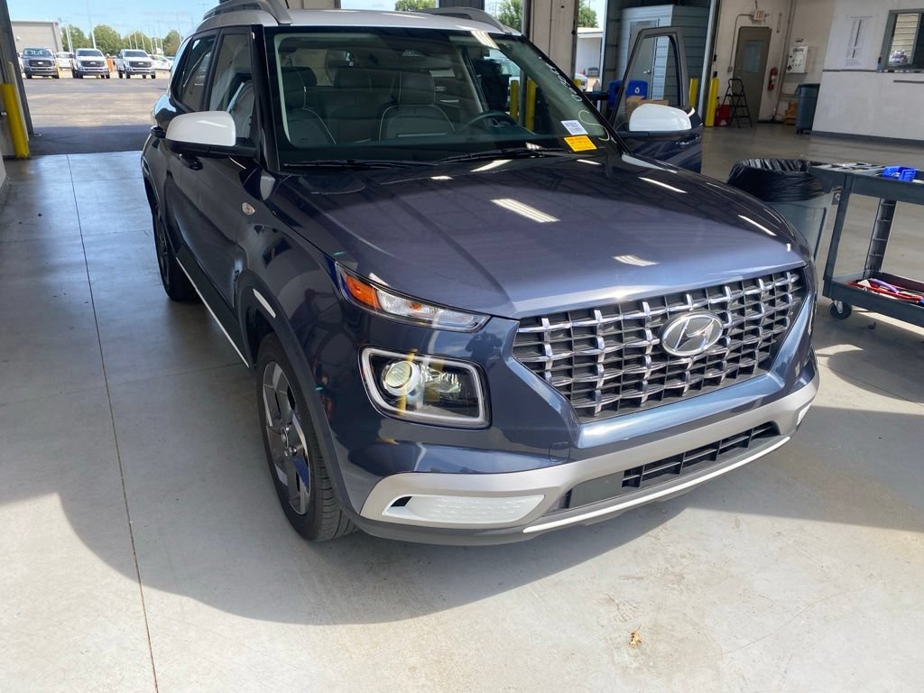 Used 2024 Hyundai Venue Limited FWD image 1