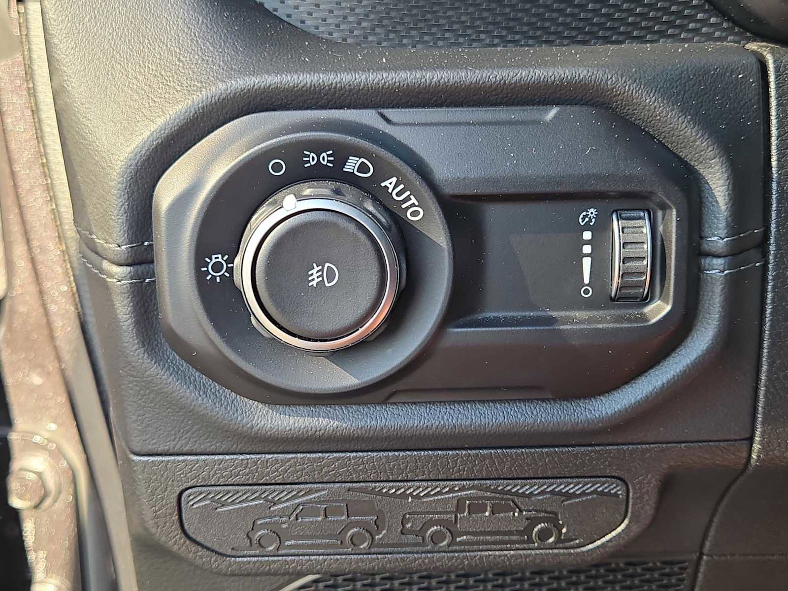 Used 2024 Jeep Wrangler Unlimited Rubicon AWD/4WD image 23