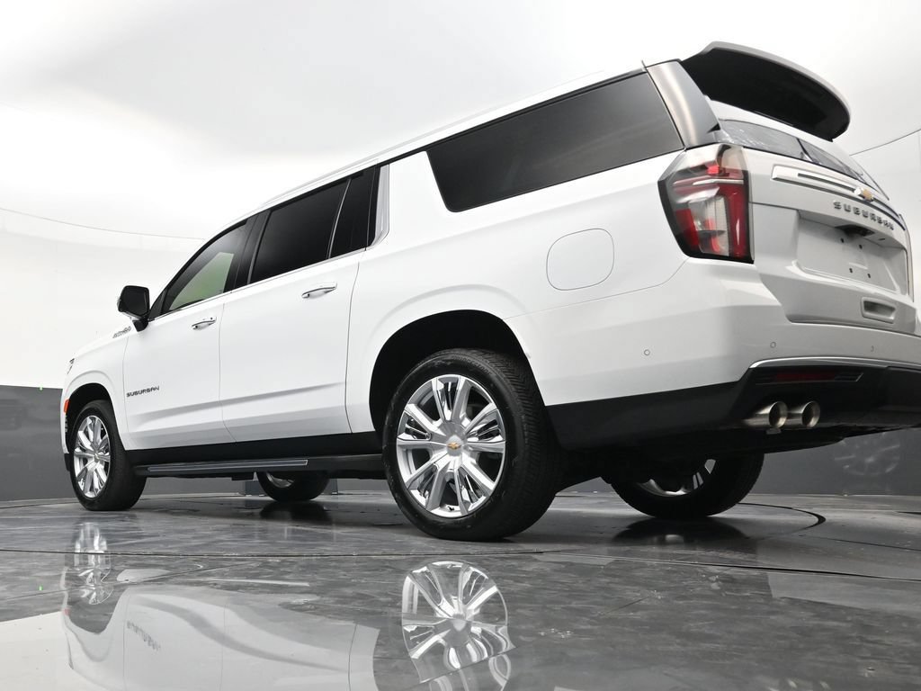 Used 2024 Chevrolet Suburban High Country w/ Advanced Technology Package RWD image 22