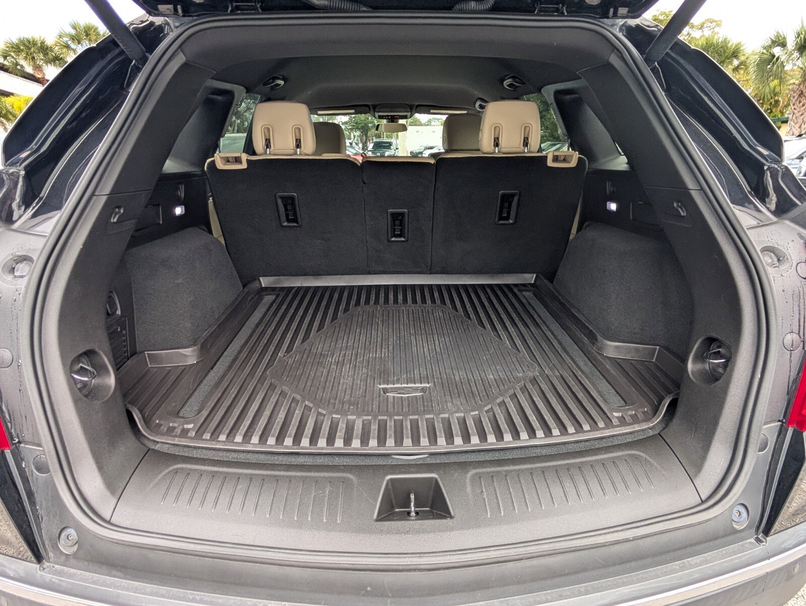 Used 2018 Cadillac XT5 FWD w/ LPO, Wheel Lock Package image 16