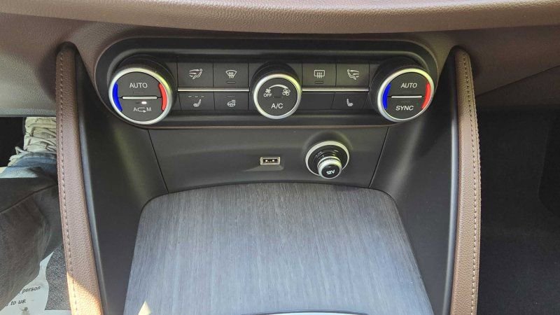 Used 2019 Alfa Romeo Stelvio Ti AWD/4WD image 24