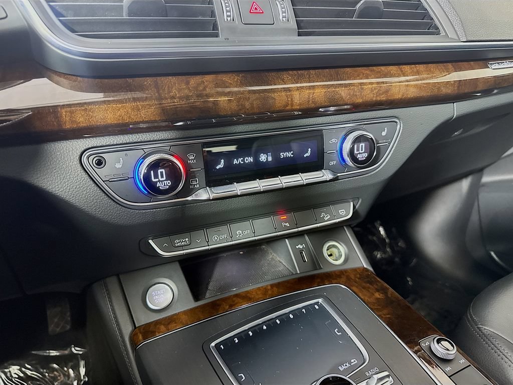 Used 2020 Audi Q5 2.0T Premium Plus w/ Premium Plus Package AWD/4WD image 19