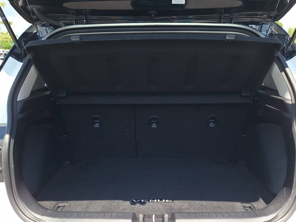 Used 2024 Hyundai Venue Limited FWD image 29