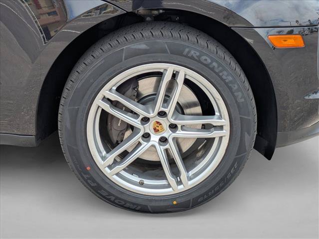 Used 2020 Porsche Macan AWD/4WD image 25