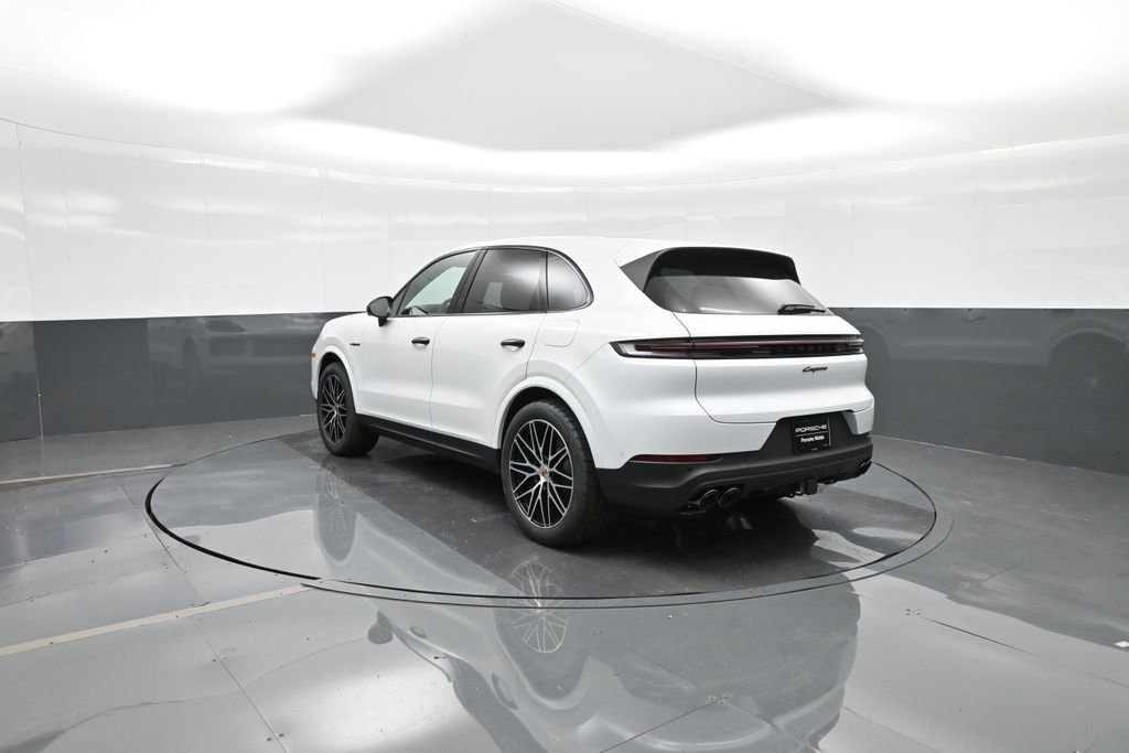 Used 2025 Porsche Cayenne E-Hybrid image 3