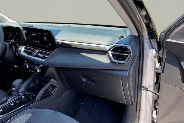 Used 2025 Chevrolet TrailBlazer LT AWD/4WD image 18