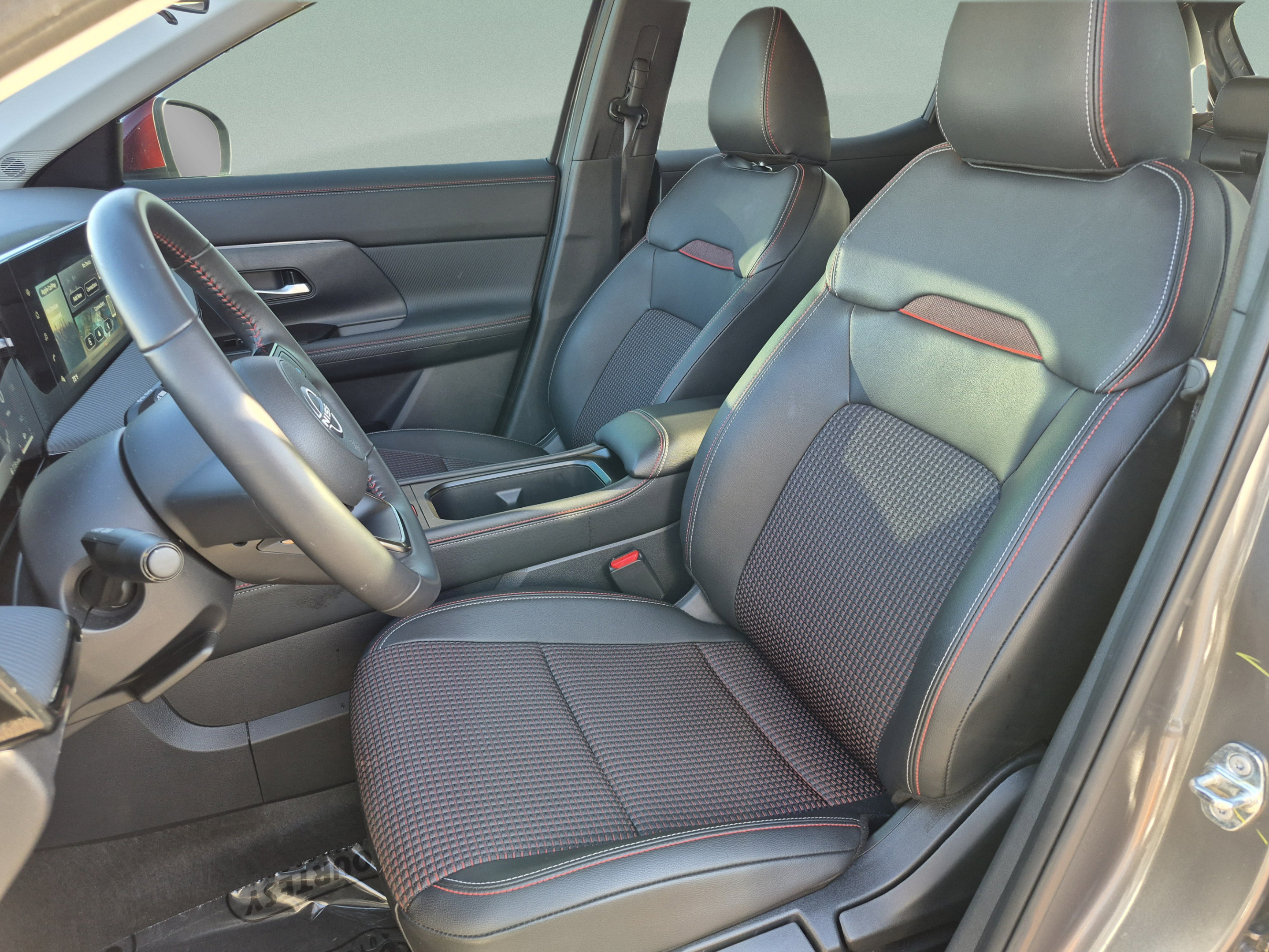Certified 2025 Nissan Kicks SR FWD image 22