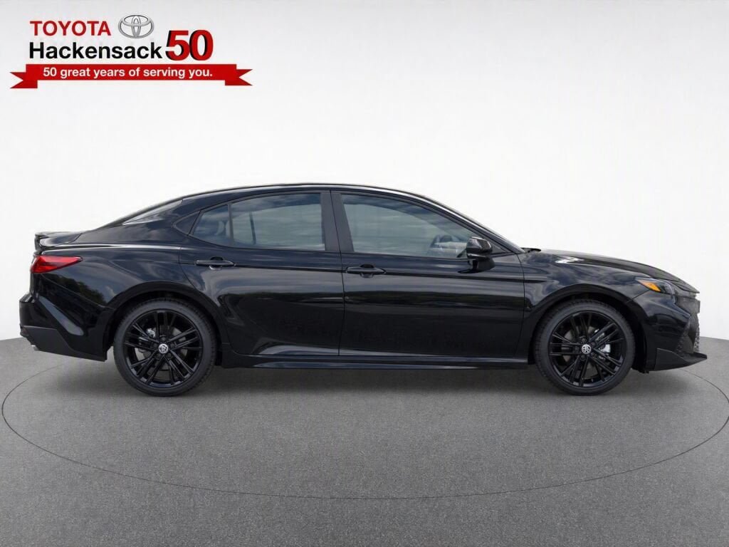 Used 2025 Toyota Camry SE FWD image 8