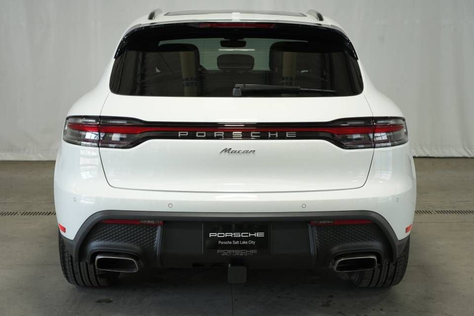 Certified 2025 Porsche Macan AWD/4WD image 12