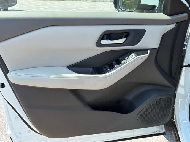 Certified 2025 Nissan Rogue SV AWD/4WD image 12