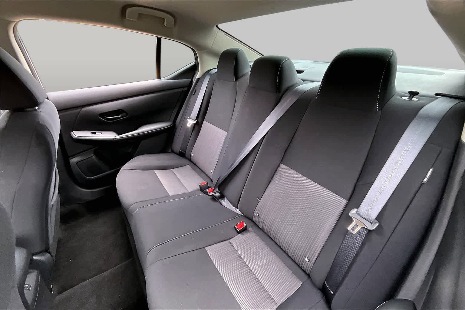 Used 2025 Nissan Sentra SV FWD image 18