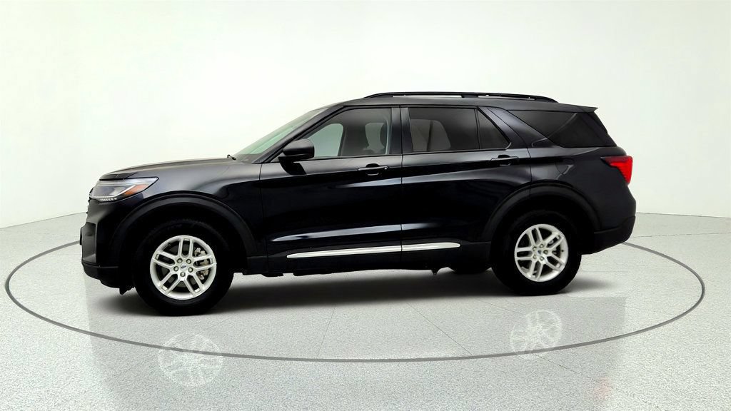Used 2025 Ford Explorer Active AWD/4WD image 8