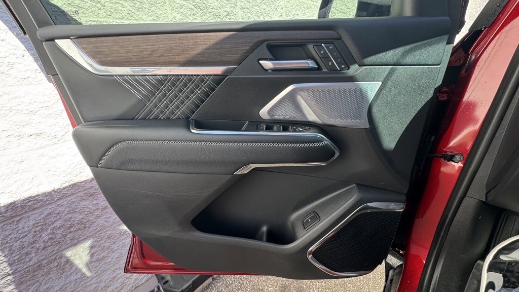 Used 2025 GMC Acadia Denali w/ Super Cruise Package image 21