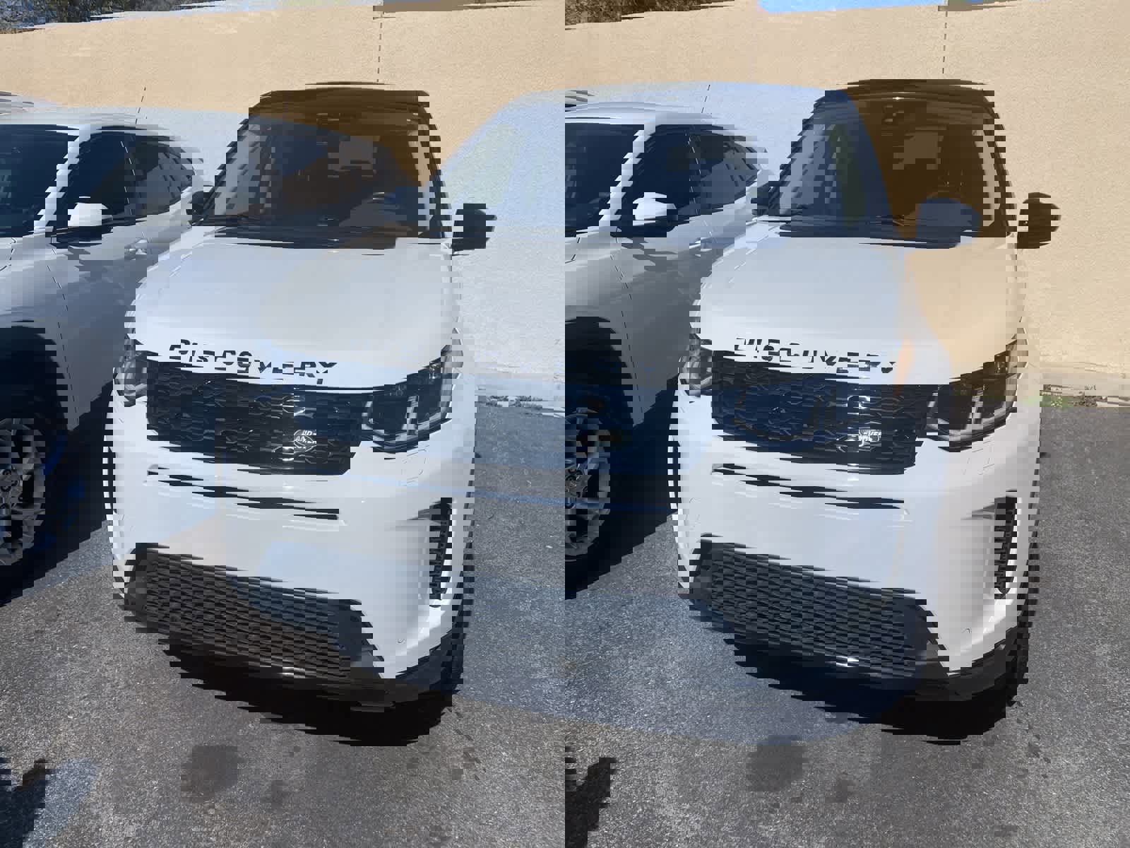 Used 2020 Land Rover Discovery Sport SE image 3