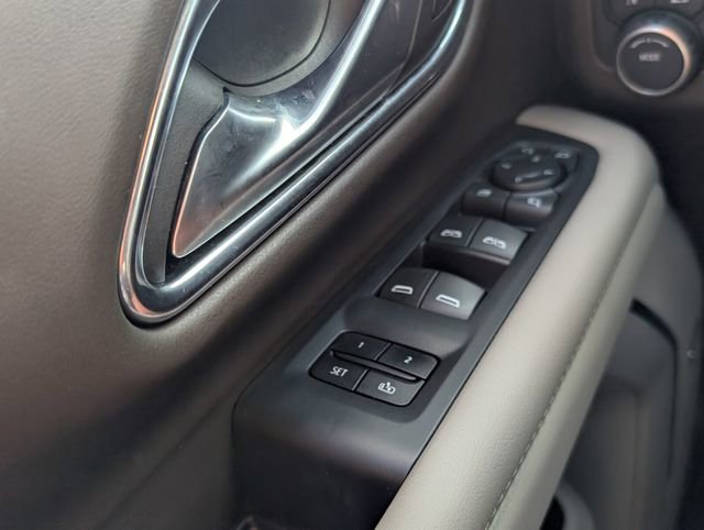 Used 2022 Chevrolet Suburban LT w/ Luxury Package image 30