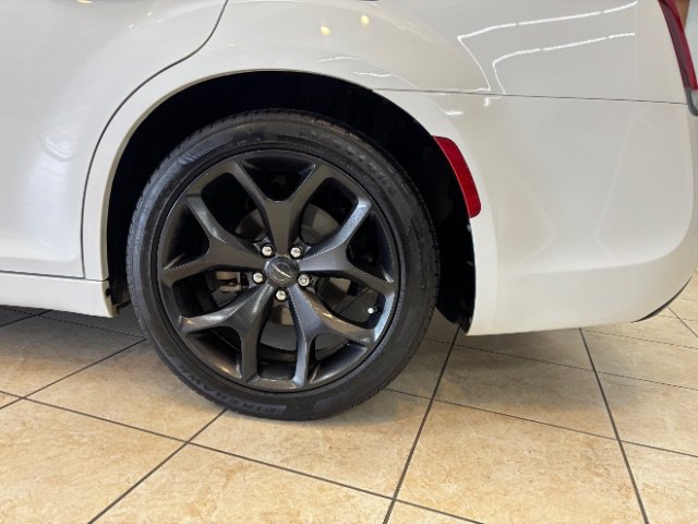 Used 2021 Chrysler 300 Touring w/ Sport Appearance Package RWD image 15