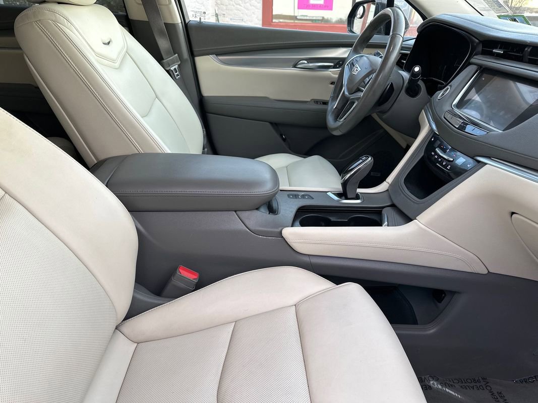 Used 2018 Cadillac XT5 Luxury w/ Driver Awareness Package image 35