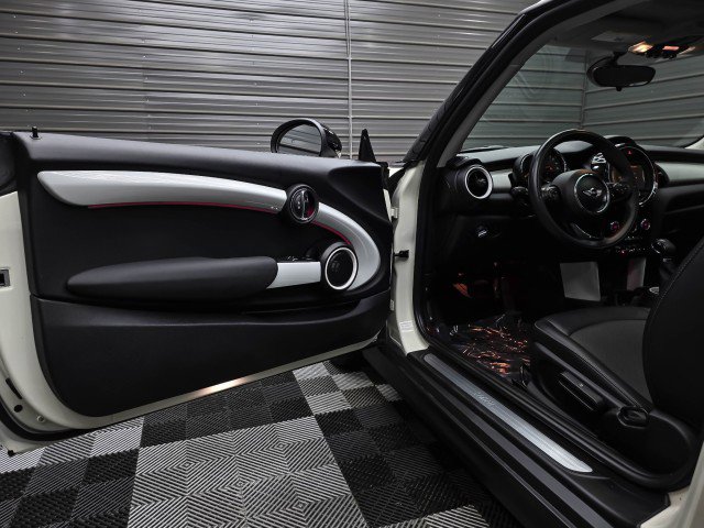 Used 2017 MINI Cooper 2-Door Hardtop FWD image 29