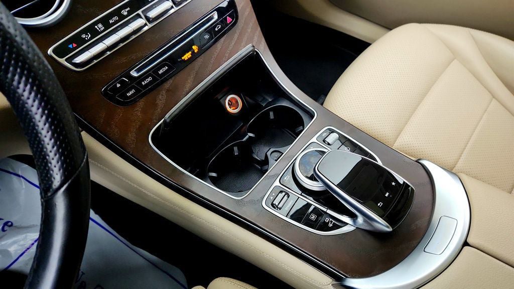 Used 2019 Mercedes-Benz GLC 350e 4MATIC image 16