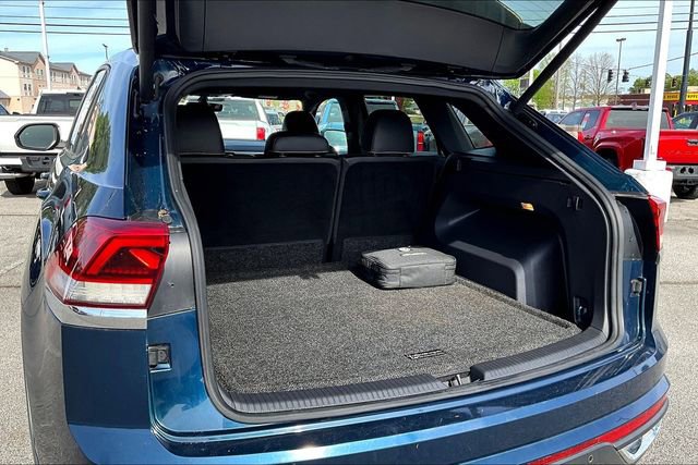 Used 2020 Volkswagen Atlas Cross Sport SE w/ Panoramic Sunroof Package image 30