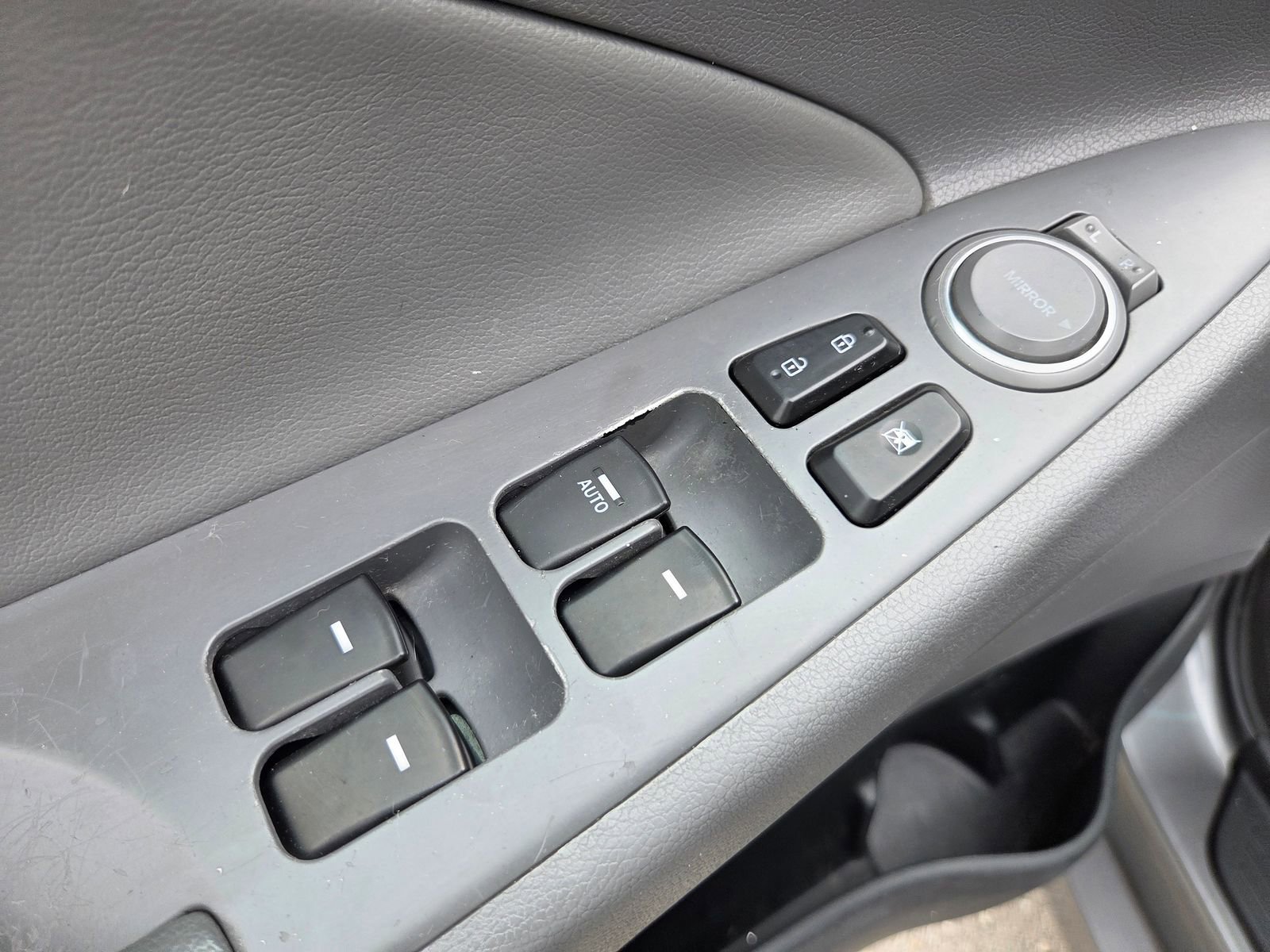 Used 2013 Hyundai Sonata SE FWD image 18
