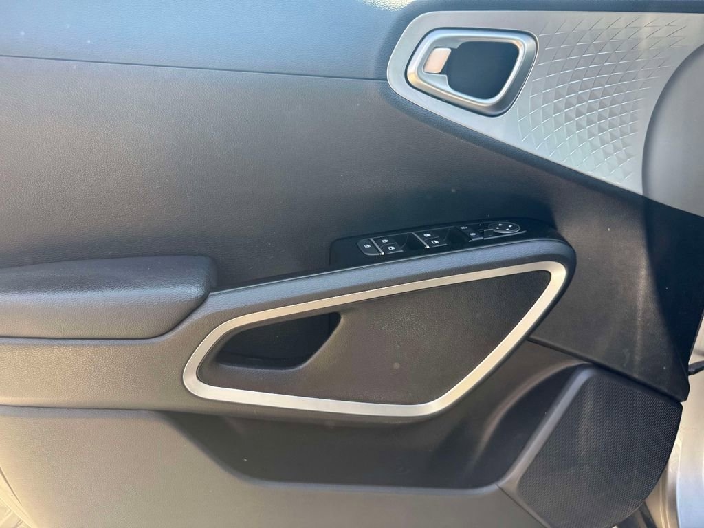 Used 2022 Kia Soul LX w/ Technology Package FWD image 14